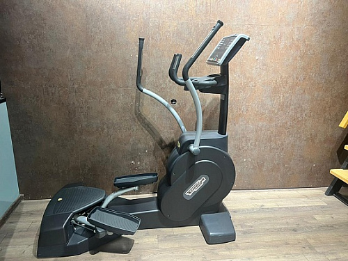 Эллиптический тренажер TechnoGym CROSSOVER восстановленный
